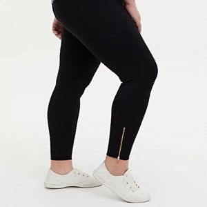 TORRID 6 Studio Ponte Slim Black Zip Pixie Pant